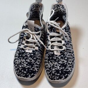 Kendall + Kylie Women's Sz 7 Ezora Knit Sneakers White/Black Speckle Shoes